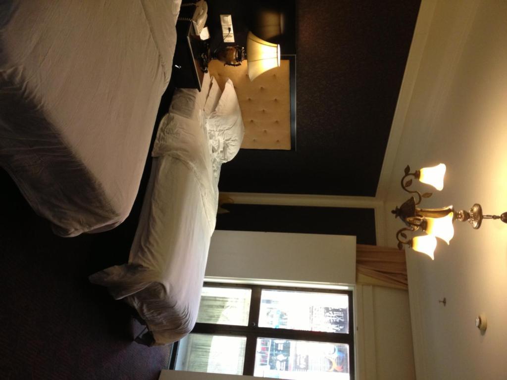 Manhattan Jinling Hotel Шанхай Екстериор снимка