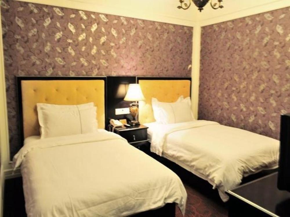 Manhattan Jinling Hotel Шанхай Екстериор снимка
