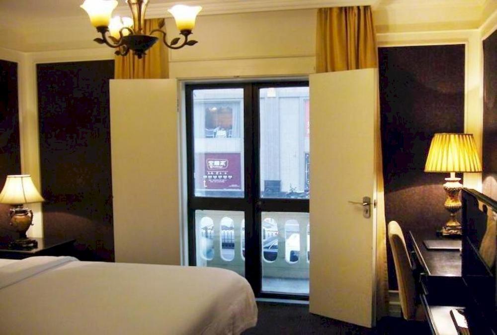 Manhattan Jinling Hotel Шанхай Екстериор снимка