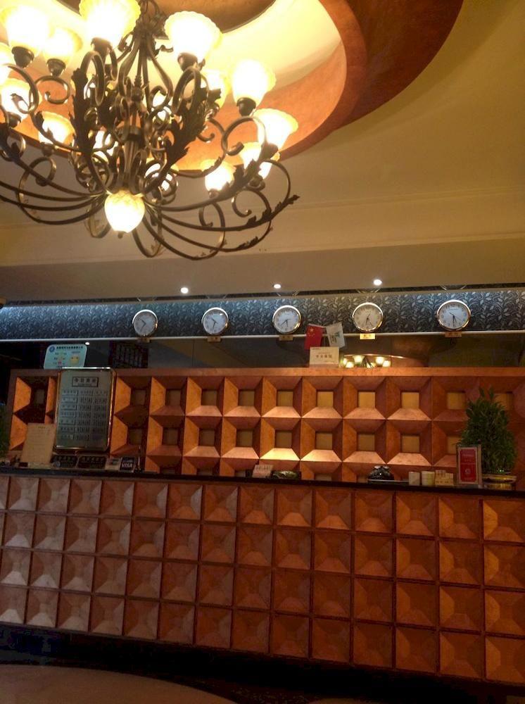 Manhattan Jinling Hotel Шанхай Екстериор снимка