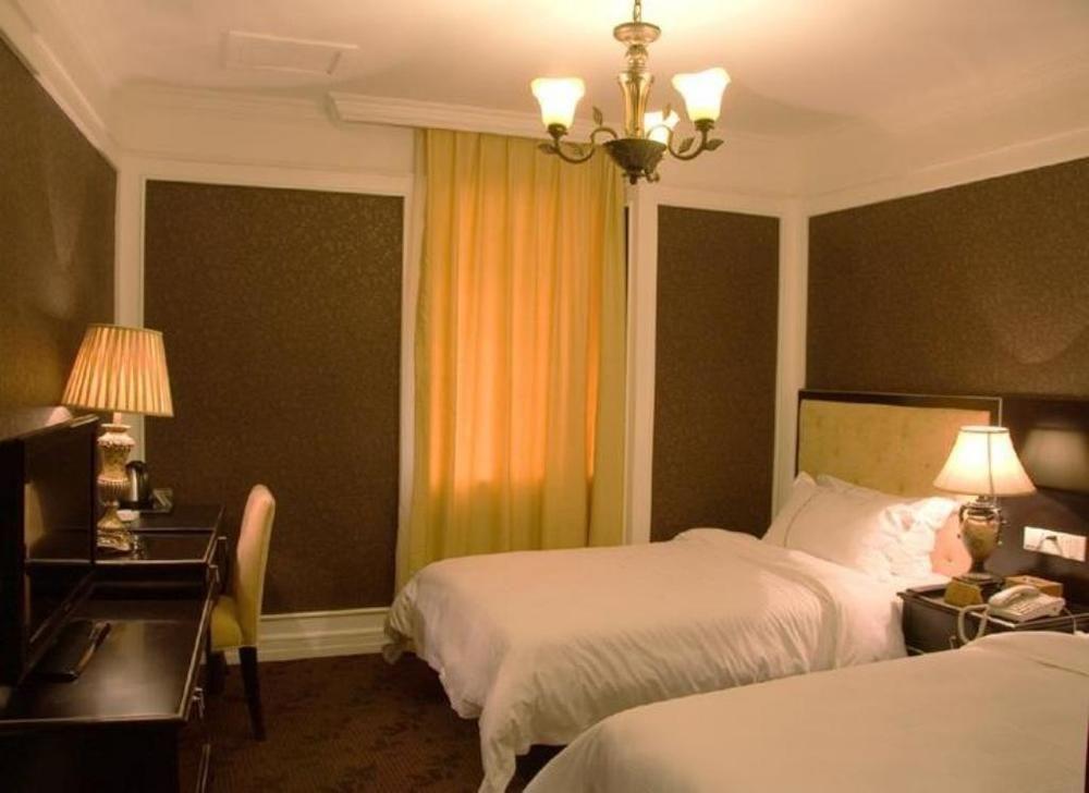 Manhattan Jinling Hotel Шанхай Екстериор снимка