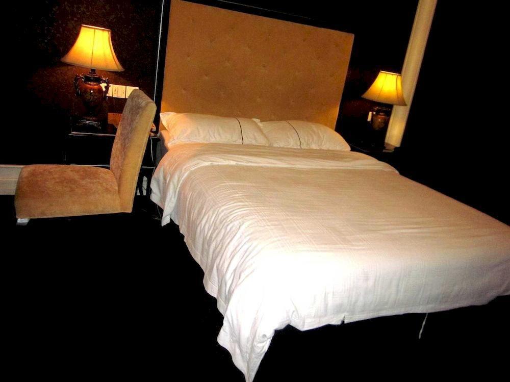 Manhattan Jinling Hotel Шанхай Екстериор снимка