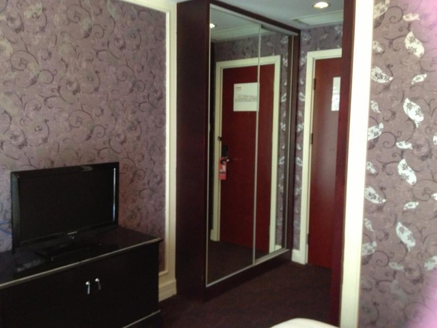 Manhattan Jinling Hotel Шанхай Екстериор снимка