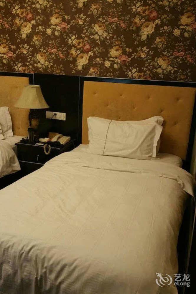 Manhattan Jinling Hotel Шанхай Екстериор снимка