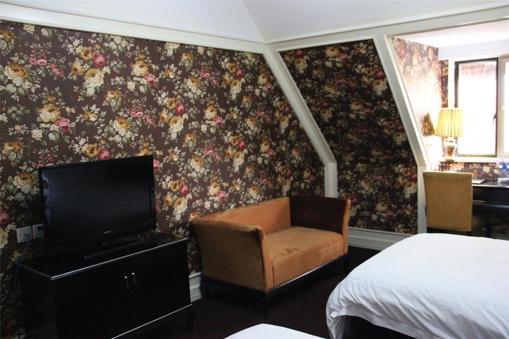 Manhattan Jinling Hotel Шанхай Екстериор снимка