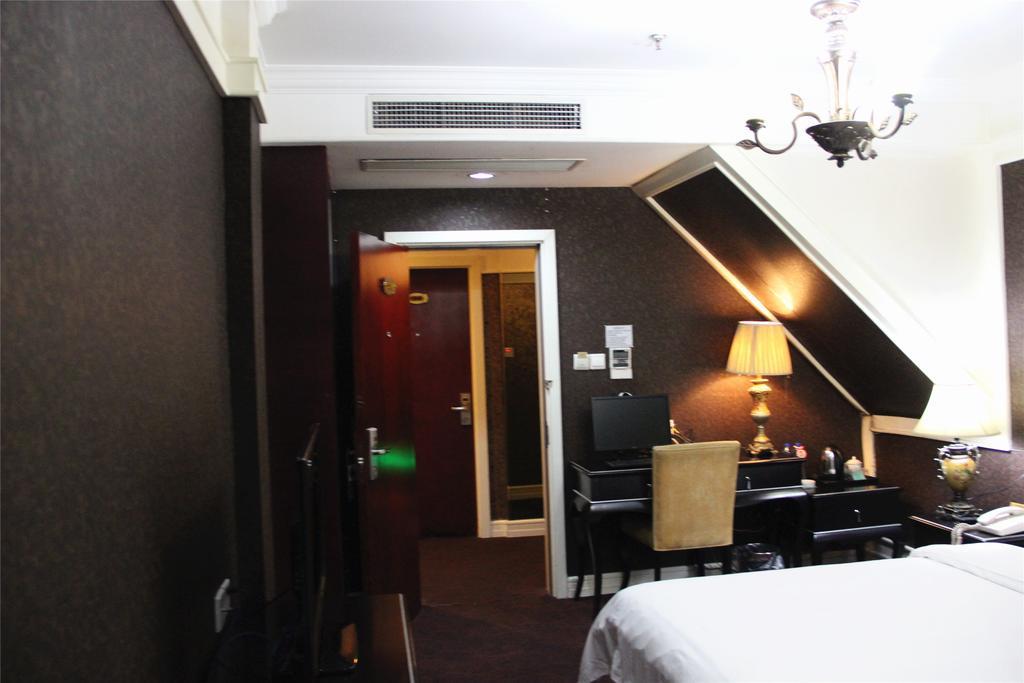 Manhattan Jinling Hotel Шанхай Стая снимка