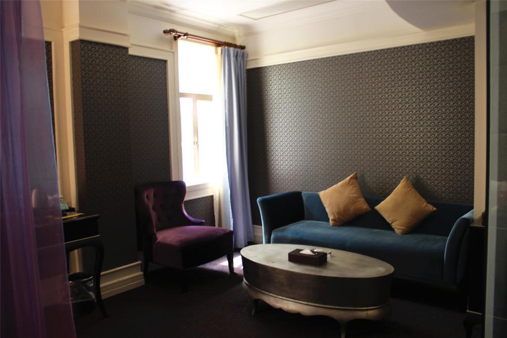 Manhattan Jinling Hotel Шанхай Екстериор снимка