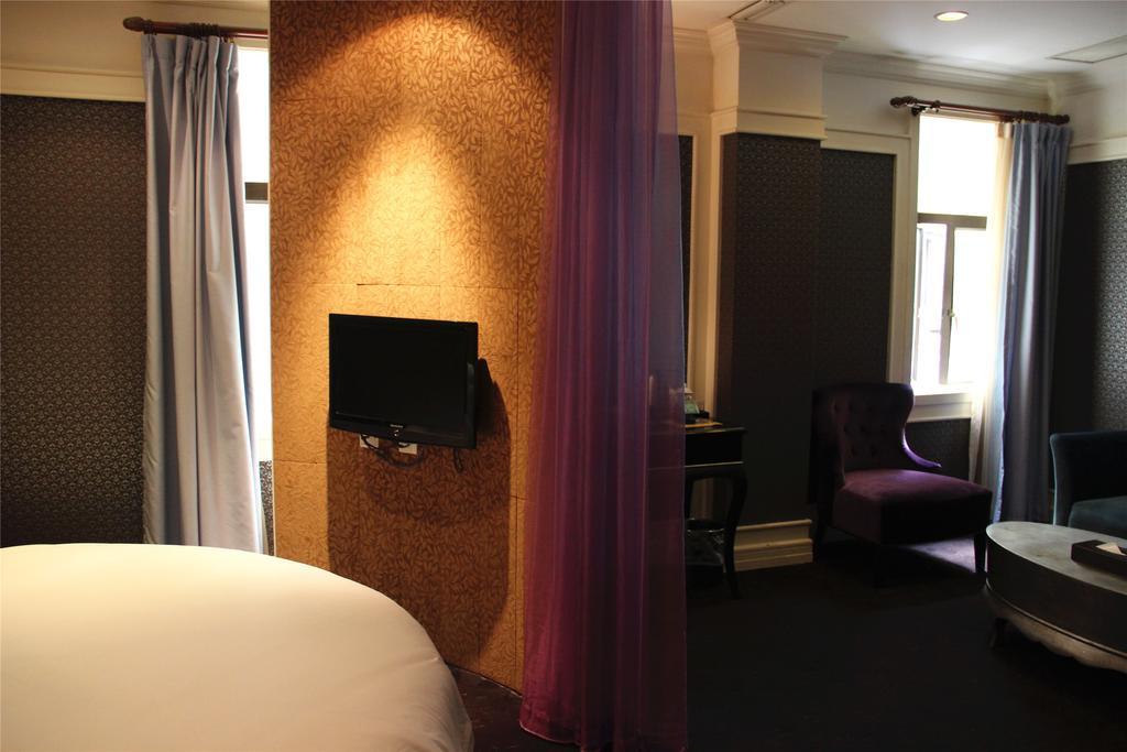 Manhattan Jinling Hotel Шанхай Екстериор снимка